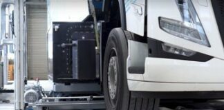 Caminhão elétrico com bateria intercambiável avança com teste bem-sucedido