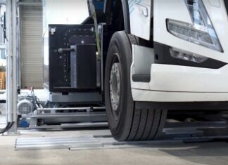 Bateria intercambiável surge como alternativa para caminhão elétrico Caminhão elétrico com bateria intercambiável avança com teste bem-sucedido