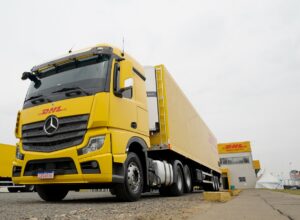 DHL Supply Chain compra 75 caminhões da Mercedes-Benz no Brasil