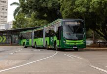 Ônibus biarticulado 100% elétrico Volvo