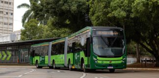 Ônibus biarticulado 100% elétrico Volvo