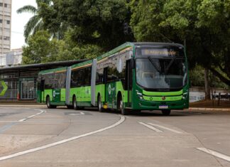 Ônibus biarticulado 100% elétrico Volvo