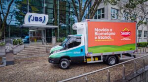 Seara e Iveco levam às ruas caminhão que roda com GNV e biometano