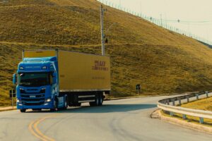 Scania vende três caminhões elétricos e acelera criação de corredores verdes