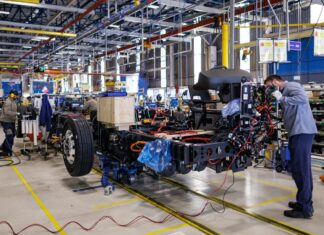 Produção de caminhões e ônibus reage e Move Brasil acelera mercado, diz Anfavea Produção de caminhões e ônibus reage, e Move Brasil acelera mercado, diz Anfavea