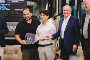 Geraldo Alckmin vai à Scania e anuncia que Move Brasil já liberou R$ 1,9 bi
