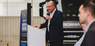 Geraldo Alckmin vai à Scania e anuncia que Move Brasil já liberou R$ 1,9 bi