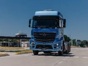 Mercedes-Benz relança caminhão extrapesado Axor e amplia portfólio na Argentina