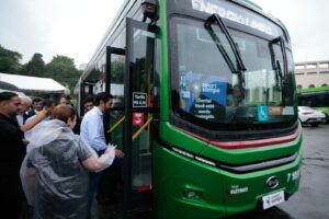 São Paulo estreia ônibus elétrico articulado de 22 metros de BYD