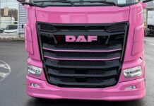 Caminhão Barbie existe e transforma DAF em espetáculo sobre roda Caminhão Barbie existe e transforma DAF em espetáculo sobre roda