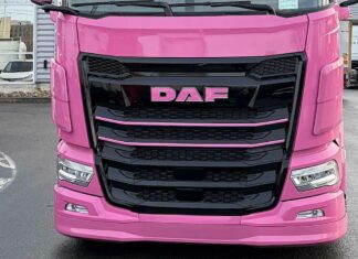 Caminhão Barbie existe e transforma DAF em espetáculo sobre roda Caminhão Barbie existe e transforma DAF em espetáculo sobre roda