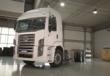 Volkswagen Caminhões amplia linha com novos Constellation rígidos Volkswagen Caminhões