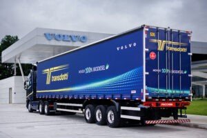 Caminhões da Transdotti abastecidos com biocombustível renovável evitam até 370 toneladas de CO₂ por ano na cadeia de suprimentos da Volvo