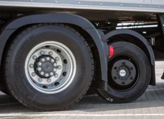 Caminhões elétricos evoluem: novo eixo ultracurto amplia aplicações do eActros Caminhões elétricos evoluem: novo eixo ultracurto amplia aplicações do eActros