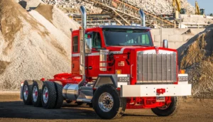 Novo Kenworth C580 ganha frente imponente e puxa 450 toneladas