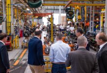 Nova fábrica da Suspensys produz 100% dos eixos dianteiros da Mercedes Inauguração da nova fábrica da Suspensys e, Mogi Guaçú