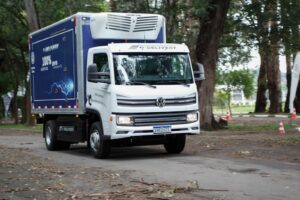 Seis marcas chinesas disputam o mercado de caminhões elétricos no País