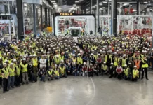 Tesla Semi entra em produção em série nos EUA Tesla Semi entra em produção em massa com aposta em recarga ultrarrápida