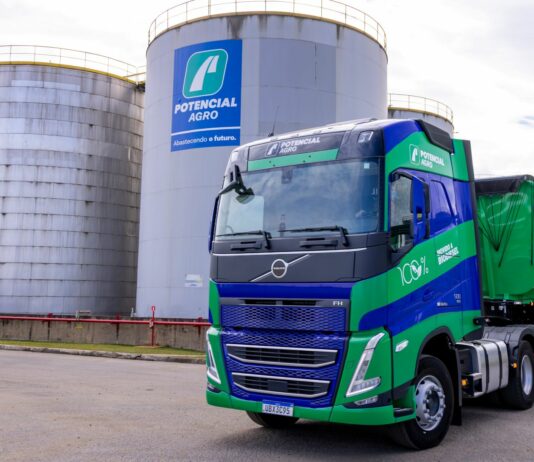 Volvo aposta no B100 e já vendeu mais de 300 unidades no Brasil Volvo aposta no B100 e já vendeu mais de 300 unidades no Brasil