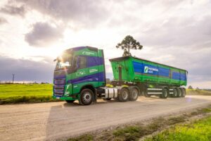 Volvo aposta no B100 e já vendeu mais de 300 unidades no Brasil