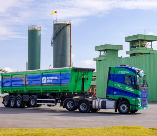 Volvo FH B100 Flex: como funciona o caminhão a biodiesel que reduz até 90% das emissões de CO₂ Volvo-FH-B100-Flex-