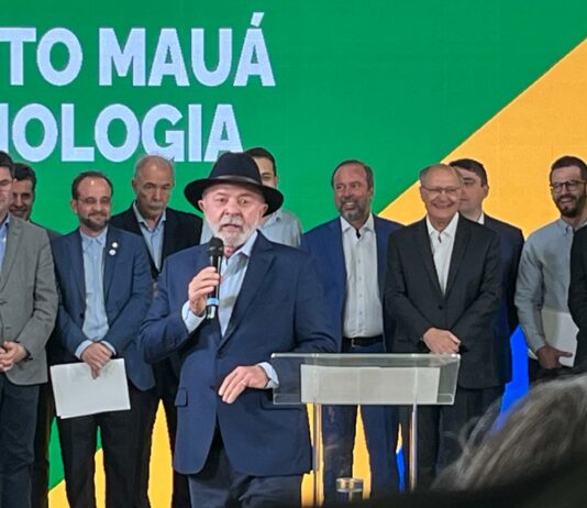 Lula aposta no biodiesel para reduzir dependência do diesel fóssil no País Lula aposta no biodiesel para reduzir dependência do diesel fóssil no País