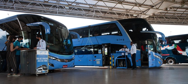 Mercado de ônibus recua 10,7% no ano e produção cai 26,1% em julho