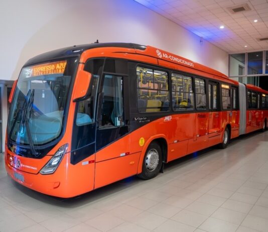 Mercedes-Benz estreia 26 superarticulados de 23 metros na Grande Curitiba