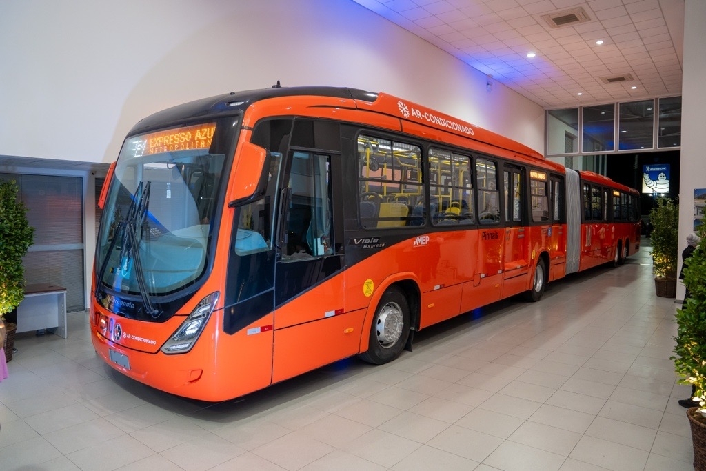 Mercedes-Benz estreia 26 superarticulados de 23 metros na Grande Curitiba