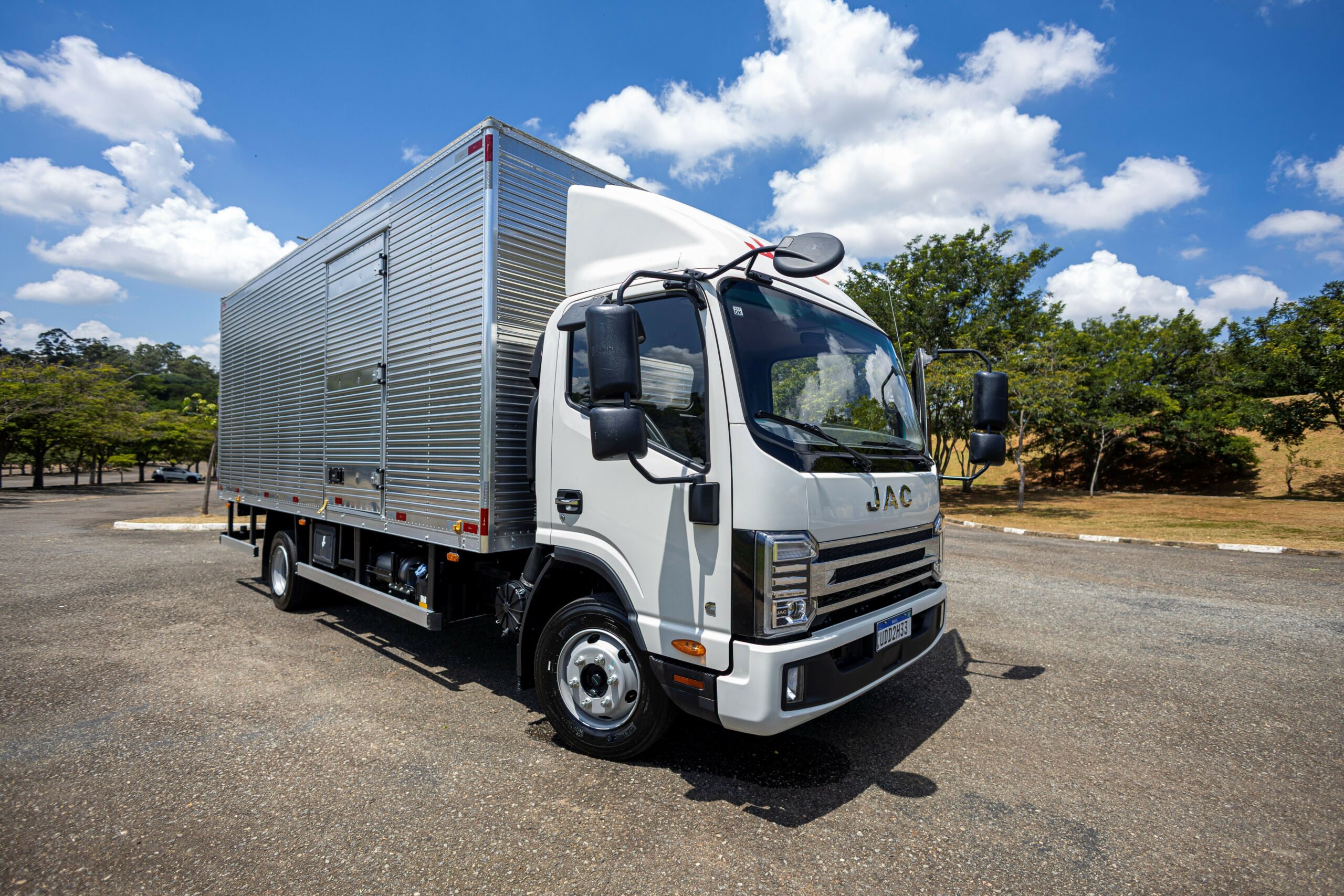 JAC N 9.170 traz tecnologia para ganhar espaço no transporte urbano