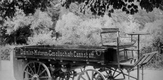 Primeiro caminhão com motor de combustão interna, em 1896