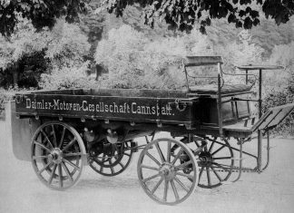 Primeiro caminhão com motor de combustão interna, em 1896